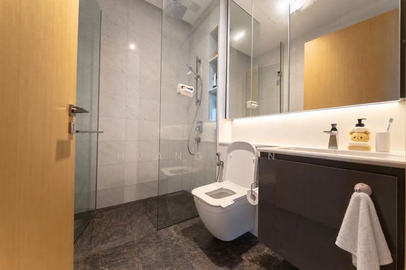Cairnhill 16, 16 Cairnhill Rise, Orchard / River Valley, 2 Bedrooms, 775 sqft, Condominium For Sale, by Huang Han, 500293487 - Bathroom - PropertyGuru.com.sg