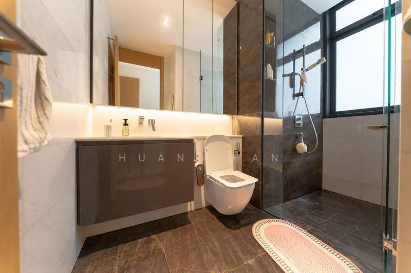 Cairnhill 16, 16 Cairnhill Rise, Orchard / River Valley, 2 Bedrooms, 775 sqft, Condominium For Sale, by Huang Han, 500293487 - Bathroom - PropertyGuru.com.sg