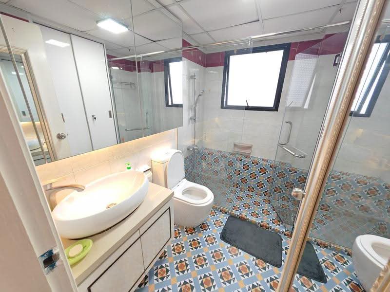 Central Green, 1 Jalan Membina, Alexandra / Commonwealth, Room Rental, 400 sqft, Condominium For Rent, by Ken Tan, 500293490 - Bathroom - PropertyGuru.com.sg