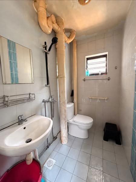 832 Woodlands Street 83, 832 Woodlands Street 83, Admiralty / Woodlands, 4 Bedrooms, 1,583 sqft, HDB Flat For Sale, by Ryan Danial, 500293498 - Bathroom - PropertyGuru.com.sg