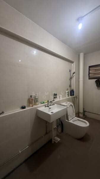 163 Yung Ping Road, 163 Yung Ping Road, Boon Lay / Jurong / Tuas, 3 Bedrooms, 1,550 sqft, HDB Flat For Sale, by Simon Tong, 500293507 - Bathroom - PropertyGuru.com.sg