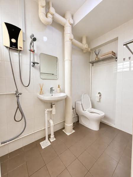 308 Jurong East Street 32, 308 Jurong East Street 32, Boon Lay / Jurong / Tuas, 3 Bedrooms, 1,141 sqft, HDB Flat For Sale, by Lizzy Zhou, 500293542 - Bathroom - PropertyGuru.com.sg