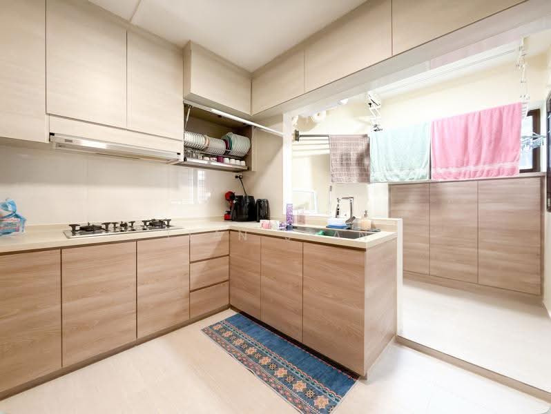 223B Compassvale Walk, 223B Compassvale Walk, Hougang / Punggol / Sengkang, 3 Bedrooms, 1,313 sqft, HDB Flat For Rent, by Tean Jean, 500293546 - Kitchen + Yard - PropertyGuru.com.sg