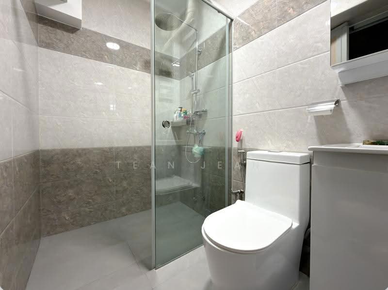 223B Compassvale Walk, 223B Compassvale Walk, Hougang / Punggol / Sengkang, 3 Bedrooms, 1,313 sqft, HDB Flat For Rent, by Tean Jean, 500293546 - Master Bathroom - PropertyGuru.com.sg