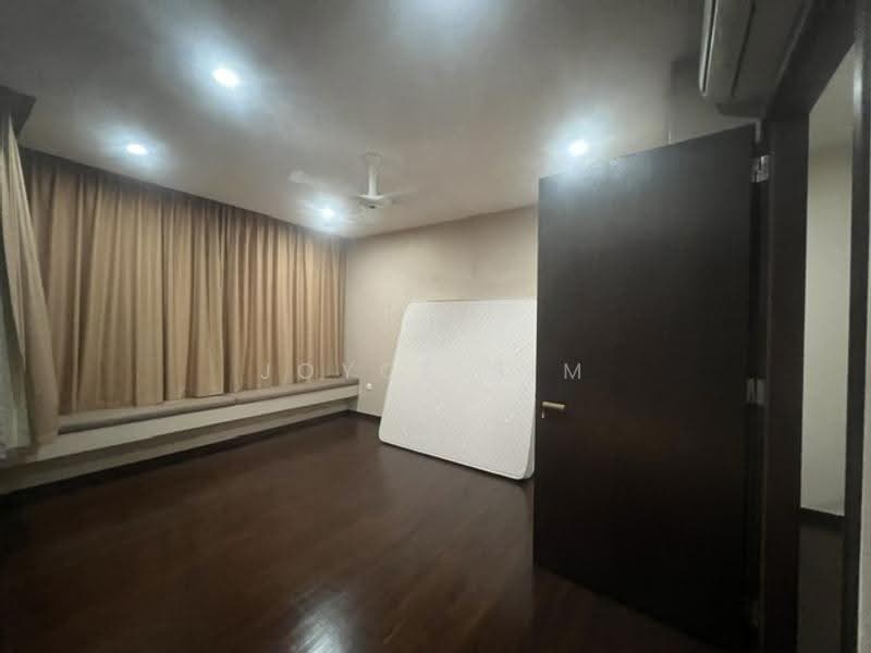 Serangoon Garden Estate Modern, Spacious for Rent, Serangoon Garden Terrace, Hougang / Punggol / Sengkang, 5 Bedrooms, 5,500 sqft, Terraced House For Rent, by Joyce Sim, 500293565 - Bedroom - PropertyGuru.com.sg