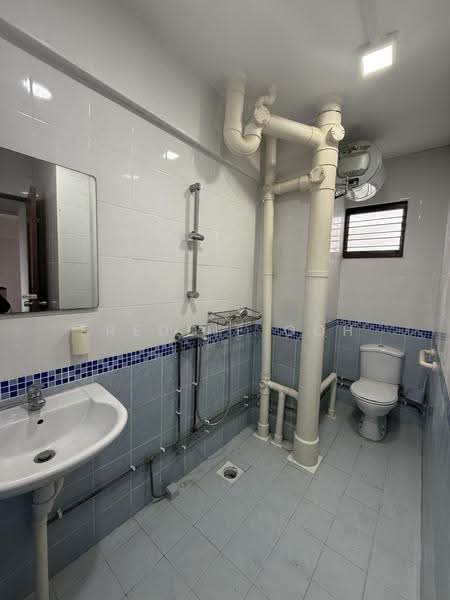 336 Jurong East Avenue 1, 336 Jurong East Avenue 1, Boon Lay / Jurong / Tuas, 3 Bedrooms, 1,679 sqft, HDB Flat For Sale, by Freddie Goh, 500293578 - Bathroom - PropertyGuru.com.sg
