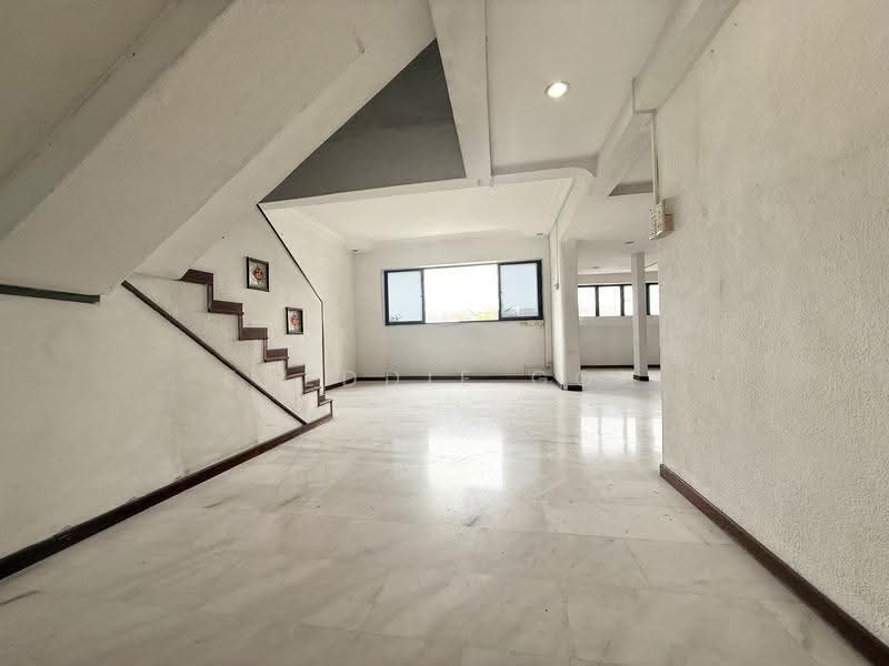 336 Jurong East Avenue 1, 336 Jurong East Avenue 1, Boon Lay / Jurong / Tuas, 3 Bedrooms, 1,679 sqft, HDB Flat For Sale, by Freddie Goh, 500293578 - Living Hall - PropertyGuru.com.sg