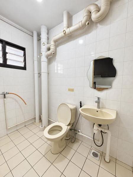 234 Compassvale Walk, 234 Compassvale Walk, Hougang / Punggol / Sengkang, Room Rental, 250 sqft, HDB Flat For Rent, by Zane Soo 苏昱能, 500293648 - Bathroom - PropertyGuru.com.sg