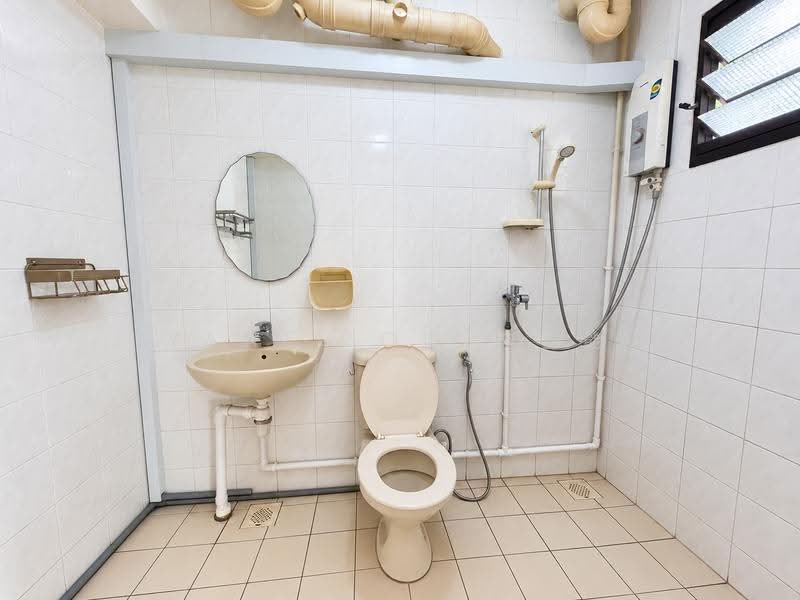 234 Compassvale Walk, 234 Compassvale Walk, Hougang / Punggol / Sengkang, Room Rental, 250 sqft, HDB Flat For Rent, by Zane Soo 苏昱能, 500293648 - Bathroom - PropertyGuru.com.sg
