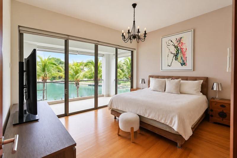 The Berth by the Cove, 220 Ocean Drive, Harbourfront / Telok Blangah, 3 Bedrooms, 1,625 sqft, Condominium For Sale, by Eunice Goh, 500293650 - Master Bedroom - PropertyGuru.com.sg