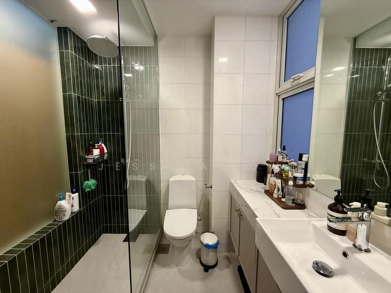 Visioncrest, 33 Oxley Rise, Orchard / River Valley, 2 Bedrooms, 915 sqft, Condominium For Rent, by Jessica Low, 500293651 - Bathroom - PropertyGuru.com.sg