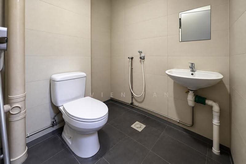 Vertex, 33 Ubi Avenue 3, Eunos / Geylang / Paya Lebar, 2,368 sqft, Light Industrial (B1) For Sale, by Vivien Tan, 500293659 - Bathroom - CommercialGuru.com.sg