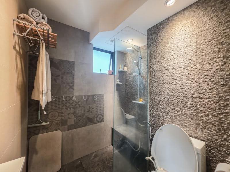 Hilltop Grove, 134 Hillview Avenue, Dairy Farm / Bukit Panjang / Choa Chu Kang, 2 Bedrooms, 1,012 sqft, Condominium For Sale, by Clauson Seah, 500293686 - Bathroom - PropertyGuru.com.sg
