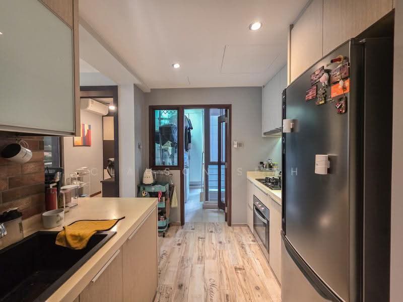 Hilltop Grove, 134 Hillview Avenue, Dairy Farm / Bukit Panjang / Choa Chu Kang, 2 Bedrooms, 1,012 sqft, Condominium For Sale, by Clauson Seah, 500293686 - Kitchen - PropertyGuru.com.sg