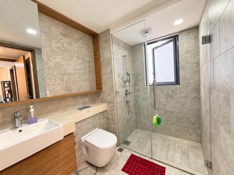 Affinity At Serangoon, Hougang / Punggol / Sengkang, 3 Bedrooms, 904 sqft, Condominium For Sale, by Adam K, 500293702 - Bathroom - PropertyGuru.com.sg