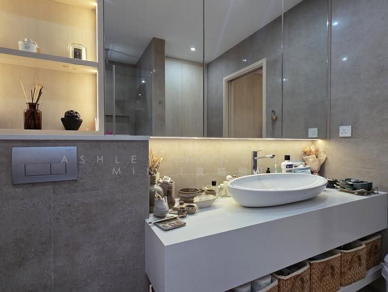 Value Deal! Move-in Condition Corner Terrace in Serangoon Garden, Bridport Borthwick Brockhampton Tavistock Cowdray Crowhurst Portchester Huddington Kensington Serangoon Bodmin Braemar Blandford Chartwell Medway, Hougang / Punggol / Sengkang, 4 Bedrooms, 2,300 sqft, Corner Terrace For Sale, by Ashley Wong Hui Min (黄鏸慜), 500293714 - Bathroom - PropertyGuru.com.sg