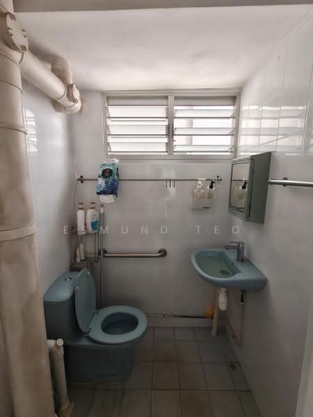 117 Ang Mo Kio Avenue 4, 117 Ang Mo Kio Avenue 4, Ang Mo Kio / Bishan / Thomson, 2 Bedrooms, 796 sqft, HDB Flat For Sale, by Esmund Teo, 500293715 - Bathroom - PropertyGuru.com.sg