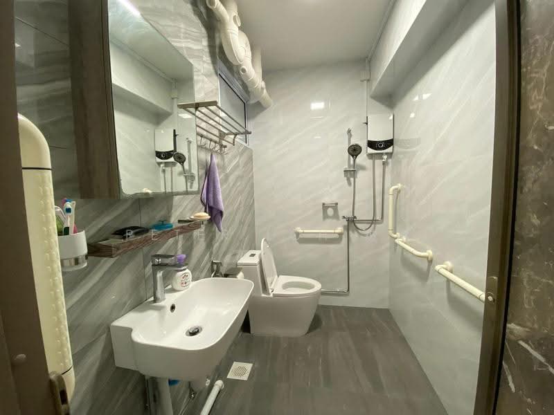 307 Tampines Street 32, 307 Tampines Street 32, Pasir Ris / Tampines, 3 Bedrooms, 1,324 sqft, HDB Flat For Sale, by Peter Loh 彼得, 500293737 - Common Bathroom - PropertyGuru.com.sg