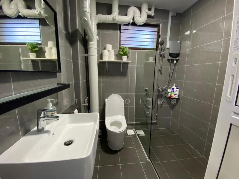 307 Tampines Street 32, 307 Tampines Street 32, Pasir Ris / Tampines, 3 Bedrooms, 1,324 sqft, HDB Flat For Sale, by Peter Loh 彼得, 500293737 - Master Bathroom - PropertyGuru.com.sg
