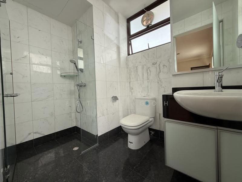 Serangoon Garden Estate, Farleigh Avenue, Hougang / Punggol / Sengkang, 5 Bedrooms, 4,050 sqft, Semi-Detached House For Rent, by Esther Goh, 500293740 - Bathroom - PropertyGuru.com.sg