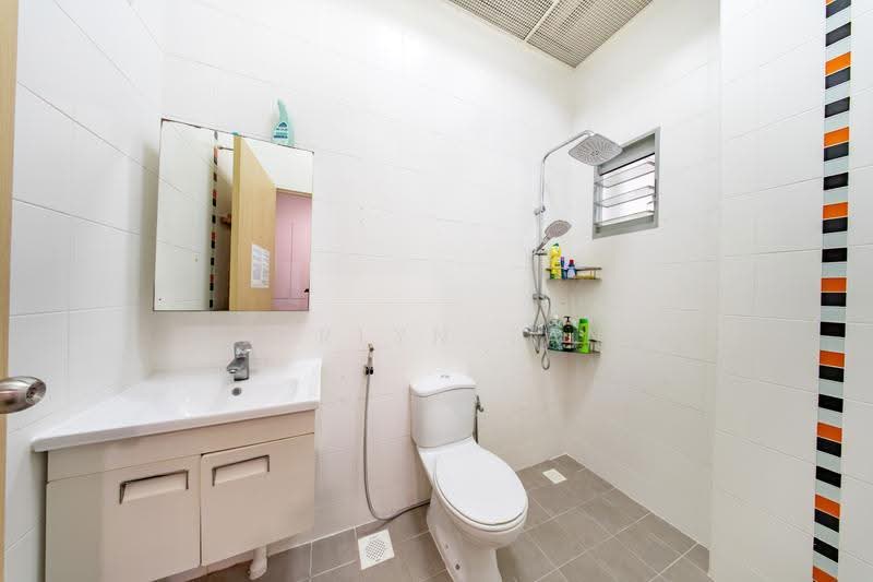 273B Punggol Place, 273B Punggol Place, Hougang / Punggol / Sengkang, 3 Bedrooms, 1,216 sqft, HDB Flat For Sale, by Berlyn Tan, 500293755 - Bathroom - PropertyGuru.com.sg