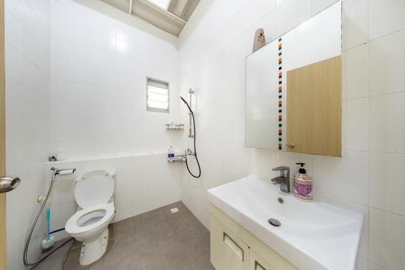 273B Punggol Place, 273B Punggol Place, Hougang / Punggol / Sengkang, 3 Bedrooms, 1,216 sqft, HDB Flat For Sale, by Berlyn Tan, 500293755 - Bathroom - PropertyGuru.com.sg