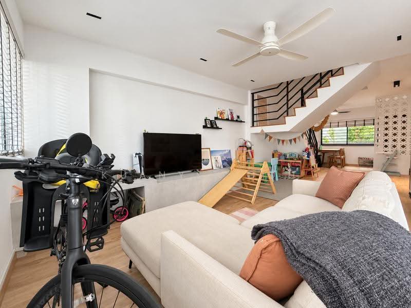229 Simei Street 4, 229 Simei Street 4, Pasir Ris / Tampines, 3 Bedrooms, 1,572 sqft, HDB Flat For Sale, by Kuanyee Goh, 500293756 - Living Room - PropertyGuru.com.sg