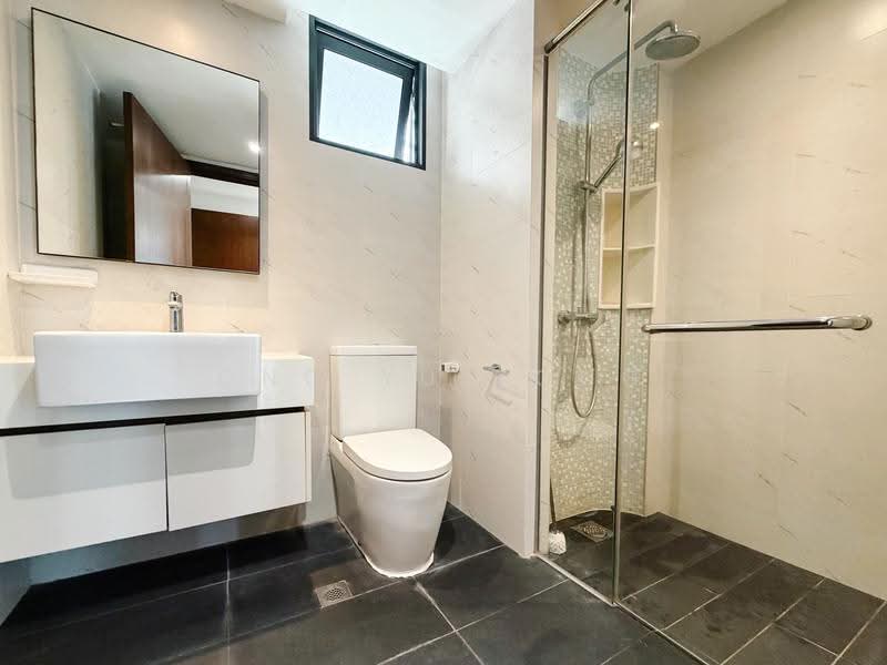 Symphony Suites, 17 Yishun Close, Sembawang / Yishun, 3 Bedrooms, 893 sqft, Condominium For Rent, by Ong Yu Rong, 500293784 - Bathroom - PropertyGuru.com.sg