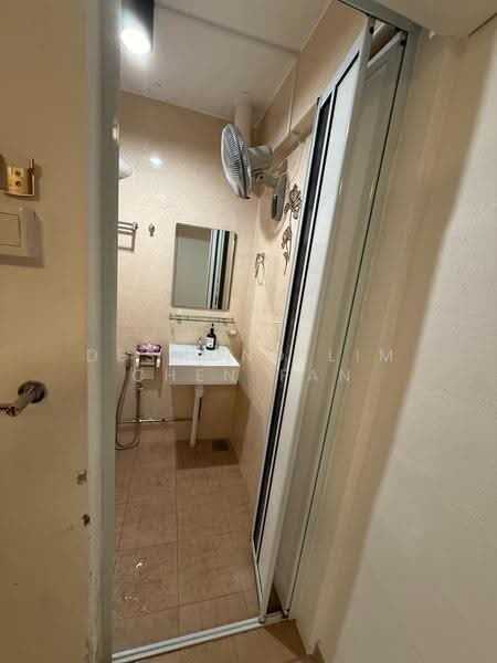 174 Bukit Batok West Avenue 8, 174 Bukit Batok West Avenue 8, Dairy Farm / Bukit Panjang / Choa Chu Kang, Room Rental, 150 sqft, HDB Flat For Rent, by Desmond Lim Chen Fan, 500293797 - Bathroom - PropertyGuru.com.sg