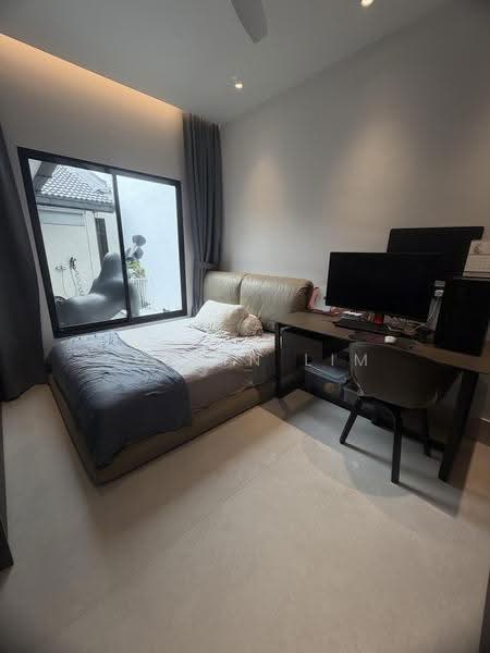 Sembawang Hills Estate, Nemesu Avenue, Ang Mo Kio / Bishan / Thomson, 4 Bedrooms, 1,600 sqft, Terraced House For Sale, by Zoelyn Lim, 500293811 - Bedroom - PropertyGuru.com.sg
