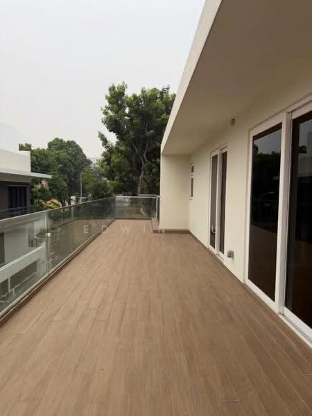 D19 Freehold 3-Storey + Attic Detached House at Serangoon / Woodleigh with Pool & Lift, Hougang / Punggol / Sengkang, 6 Bedrooms, 11,465 sqft, Detached House For Sale, by Edwin Su, 500293852 - Balcony - PropertyGuru.com.sg
