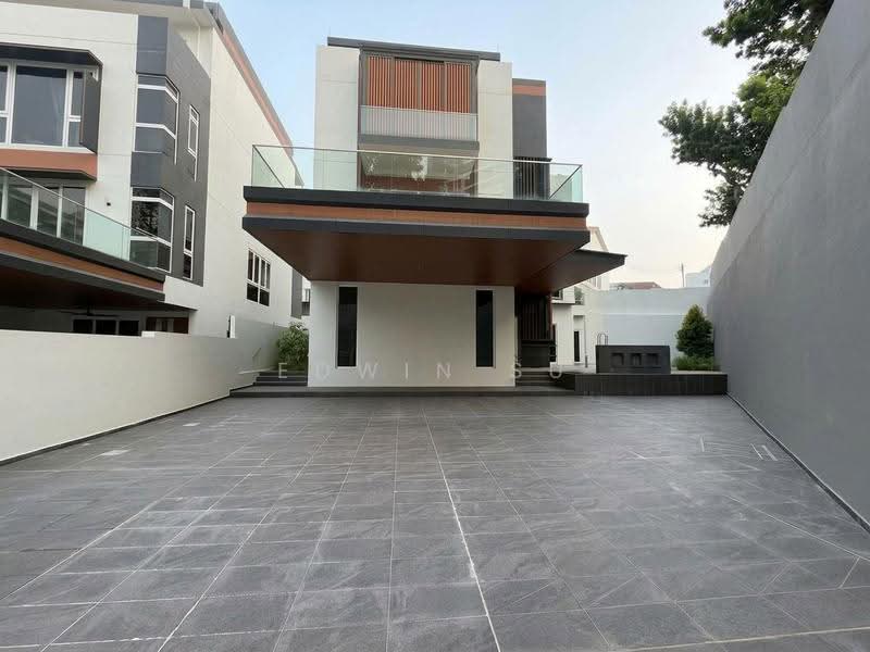 D19 Freehold 3-Storey + Attic Detached House at Serangoon / Woodleigh with Pool & Lift, Hougang / Punggol / Sengkang, 6 Bedrooms, 11,465 sqft, Detached House For Sale, by Edwin Su, 500293852 - PropertyGuru.com.sg