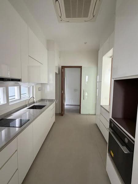 D19 Freehold 3-Storey + Attic Detached House at Serangoon / Woodleigh with Pool & Lift, Hougang / Punggol / Sengkang, 6 Bedrooms, 11,465 sqft, Detached House For Sale, by Edwin Su, 500293852 - Kitchen - PropertyGuru.com.sg