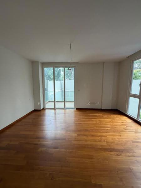 D19 Freehold 3-Storey + Attic Detached House at Serangoon / Woodleigh with Pool & Lift, Hougang / Punggol / Sengkang, 6 Bedrooms, 11,465 sqft, Detached House For Sale, by Edwin Su, 500293852 - Balcony - PropertyGuru.com.sg