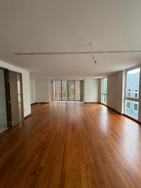 D19 Freehold 3-Storey + Attic Detached House at Serangoon / Woodleigh with Pool & Lift, Hougang / Punggol / Sengkang, 6 Bedrooms, 11,465 sqft, Detached House For Sale, by Edwin Su, 500293852 - Living Room - PropertyGuru.com.sg