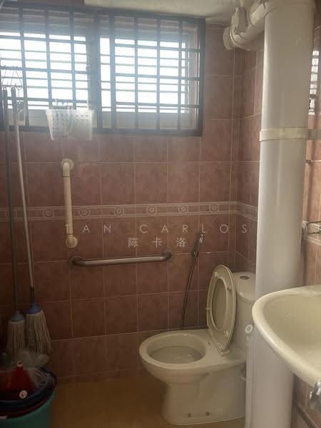 414 Ang Mo Kio Avenue 10, 414 Ang Mo Kio Avenue 10, Ang Mo Kio / Bishan / Thomson, Room Rental, 150 sqft, HDB Flat For Rent, by Tan Carlos 陈卡洛, 500293855 - Bathroom - PropertyGuru.com.sg