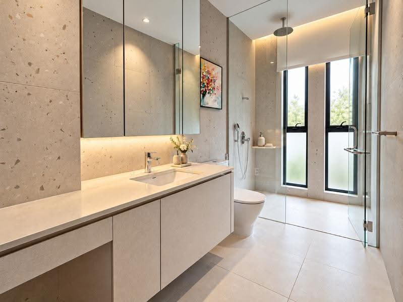 Brighton Avenue, Brighton, Serangoon Gardens vicinity, Hougang / Punggol / Sengkang, 5 Bedrooms, 3,500 sqft, Terraced House For Sale, by John Lee, 500293859 - Bathroom - PropertyGuru.com.sg