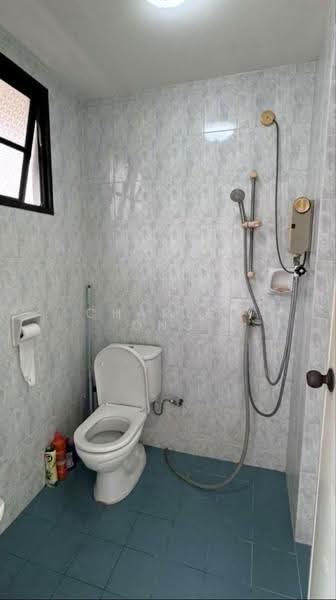 Yunnan crescent, Yunnan Crescent, Boon Lay / Jurong / Tuas, Room Rental, 90 sqft, Terraced House For Rent, by Charles Ong, 500293910 - Bathroom - PropertyGuru.com.sg