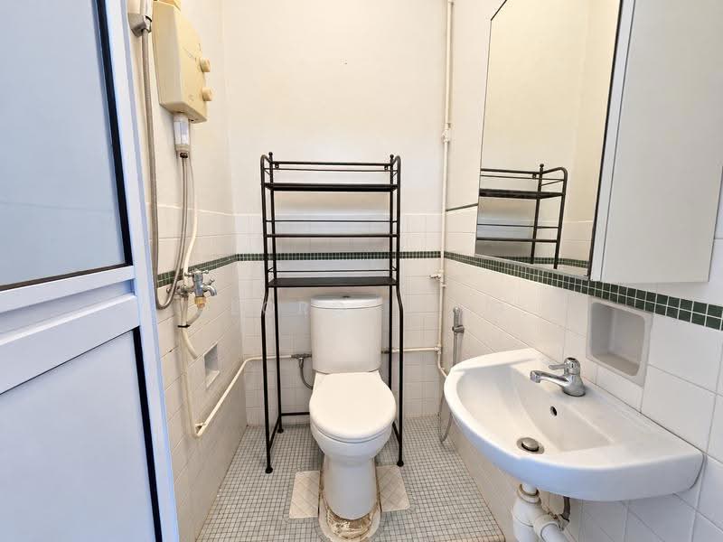 Lucky View 2 Storey Semi-D plus Roof Terrace, Lucky View, Bedok / Upper East Coast, 4 Bedrooms, 3,166 sqft, Semi-Detached House For Rent, by George Eng, 500293921 - Bathroom - PropertyGuru.com.sg