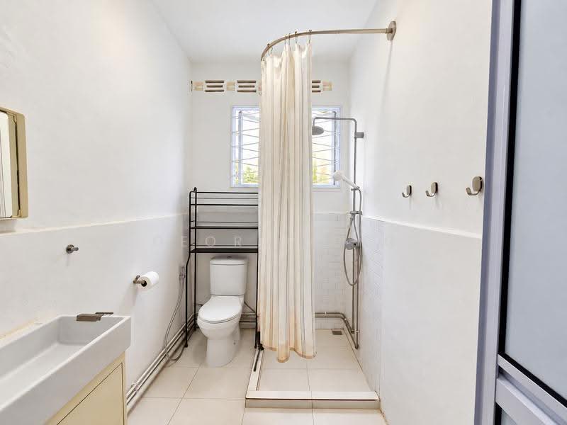 Lucky View 2 Storey Semi-D plus Roof Terrace, Lucky View, Bedok / Upper East Coast, 4 Bedrooms, 3,166 sqft, Semi-Detached House For Rent, by George Eng, 500293921 - Bathroom - PropertyGuru.com.sg