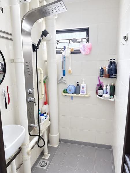 37 Bedok South Avenue 2, 37 Bedok South Avenue 2, Bedok / Upper East Coast, 3 Bedrooms, 904 sqft, HDB Flat For Sale, by Nick Tan, 500293947 - Bathroom - PropertyGuru.com.sg