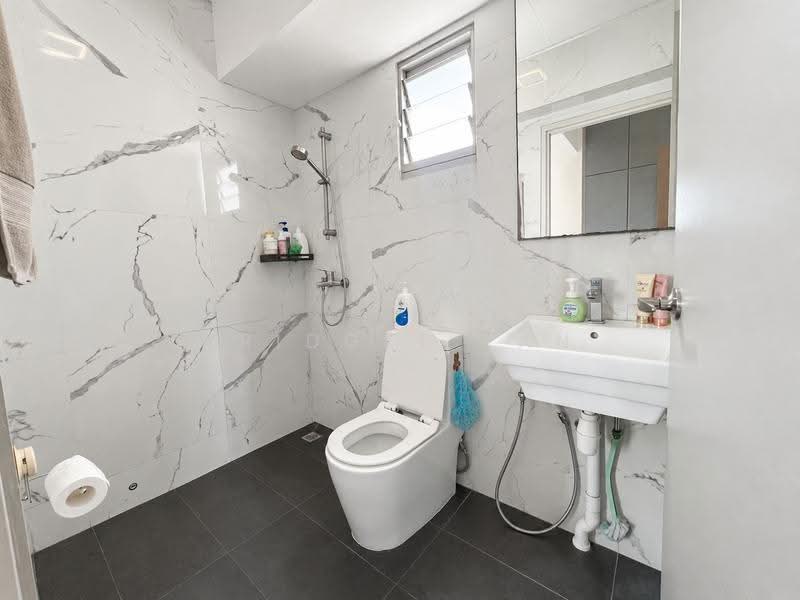 20 Teban Gardens Road, 20 Teban Gardens Road, Boon Lay / Jurong / Tuas, 3 Bedrooms, 990 sqft, HDB Flat For Sale, by Bridget Tan, 500293962 - Master Bathroom - PropertyGuru.com.sg