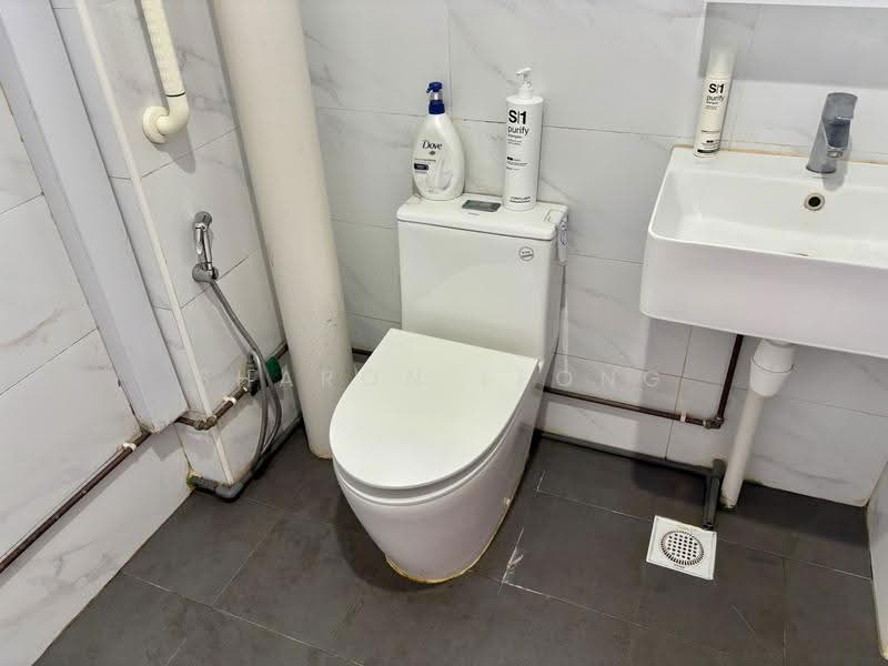12 Toh Yi Drive, 12 Toh Yi Drive, Clementi Park / Upper Bukit Timah, 3 Bedrooms, 1,119 sqft, HDB Flat For Sale, by Sharon Leong, 500293972 - Bathroom - PropertyGuru.com.sg
