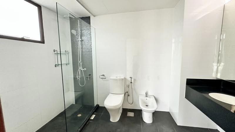 Parc Oasis, 41 Jurong East Avenue 1, Boon Lay / Jurong / Tuas, 3 Bedrooms, 1,378 sqft, Condominium For Rent, by Trisha Lee, 500293976 - Bathroom - PropertyGuru.com.sg