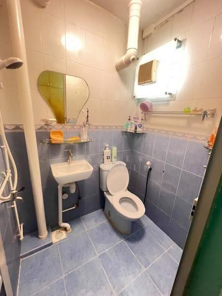 573 Cheng San Court, 573 Ang Mo Kio Avenue 3, Ang Mo Kio / Bishan / Thomson, 3 Bedrooms, 990 sqft, HDB Flat For Sale, by Nazeer Hussain, 500294000 - Bathroom - PropertyGuru.com.sg