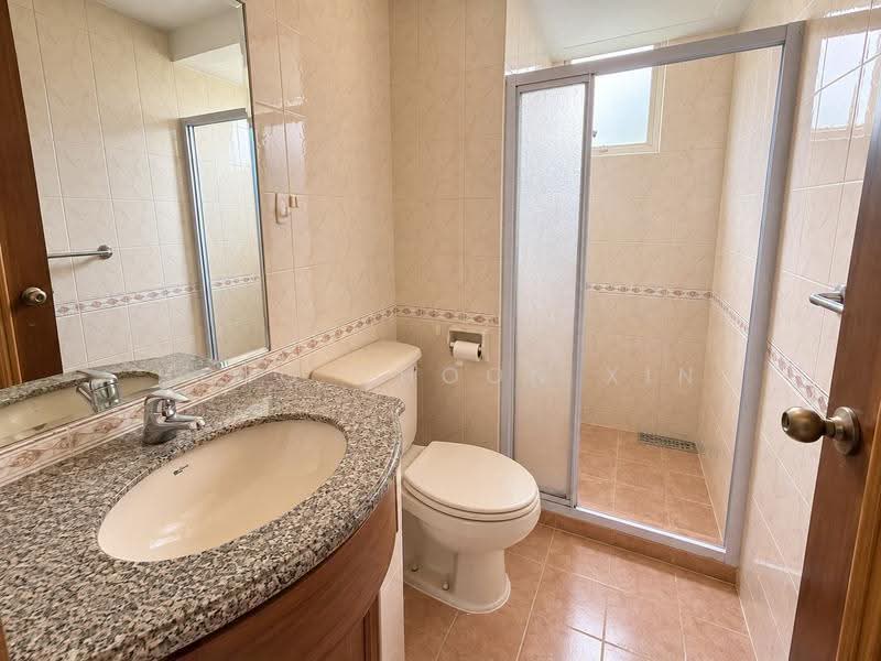 Castle Green, 481 Yio Chu Kang Road, Mandai / Upper Thomson, 4 Bedrooms, 1,410 sqft, Condominium For Sale, by Heng Choon Xin, 500294002 - Bathroom - PropertyGuru.com.sg
