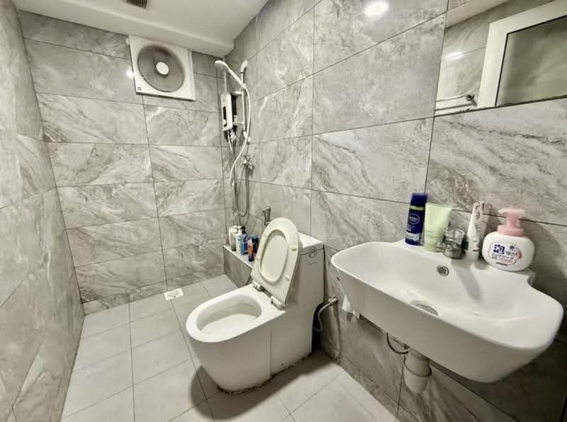 People's Park Complex, 1 Park Road, Boat Quay / Raffles Place / Marina, Room Rental, 120 sqft, Apartment For Rent, by Joyce Tan, 500294046 - Bathroom - PropertyGuru.com.sg