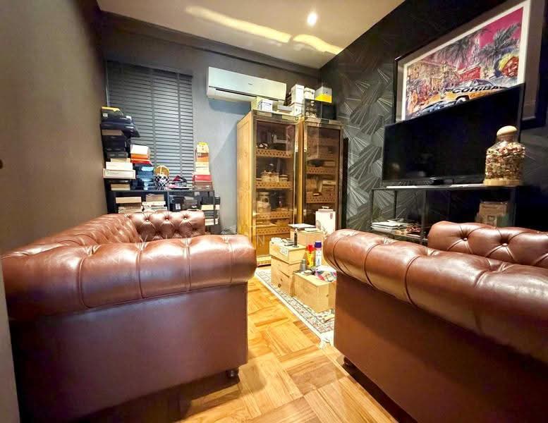 Rare Corner Terrace, Freehold, Beautifully Renovated, Hillview Crescent, Hillview Drive, Hillview Ave, Hillview Garden Estate, Bukit Panjang, Choa Chu Kang, Clementi Park / Upper Bukit Timah, 5 Bedrooms, 4,300 sqft, Corner Terrace For Sale, by Vivian Yang, 500294048 - Living Room - PropertyGuru.com.sg