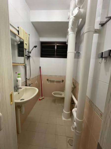 262 Tampines Street 21, 262 Tampines Street 21, Pasir Ris / Tampines, 2 Bedrooms, 807 sqft, HDB Flat For Rent, by Maideen ., 500294058 - Bathroom - PropertyGuru.com.sg