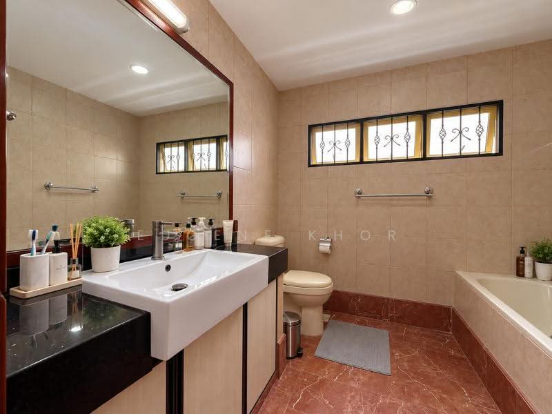 SUPER RARE!!! SPACIOUS 3 STOREY TERRACE!!! GREAT LOCATION!!! CONVENIENT WITH LOTS OF AMENITIES!!!, Hougang / Punggol / Sengkang, 6 Bedrooms, 2,850 sqft, Terraced House For Sale, by Eugene Khor, 500294062 - PropertyGuru.com.sg